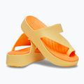 Damen Flip-Flops Crocs Getaway Platform Toe Loop golden hour 3