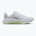 Damen Trainingsschuhe Nike MC Trainer 3 Weiß/Metallic Silber/Bleiche Volt
