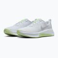 Damen Trainingsschuhe Nike MC Trainer 3 Weiß/Metallic Silber/Bleiche Volt 3