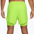 Herren-Laufshorts Nike Stride Dri-Fit Hybrid 5" volt ice 2
