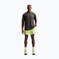 Herren-Laufshorts Nike Stride Dri-Fit 2in1 7" volt ice 2