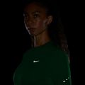 Damen-Laufshirt mit langen Ärmeln Nike Swift Dri-FIT UV illusion green 4