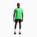 Herren-Laufshirt Nike Stride green spark 2