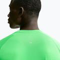 Herren-Laufshirt Nike Stride green spark 5