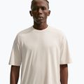 Trainings-T-Shirt Herren Nike 24.7 ImpossiblySoft Light light orewood brown/sail/lilght iron ore 3