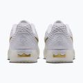 Herren-Basketballschuhe Nike LeBron Witness X white/white/photon dust/metallic gold 3
