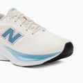 Laufschuhe für Damen New Balance Fresh Foam 680's V9 sea salt/altitude metallic/white 7