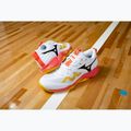 Mizuno Wave Momentum Pro Volleyballschuhe weiß/feurige Koralle 2/Zitrus 7