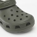 Crocs Classic Herren Pantoletten in staubigem Oliv 8