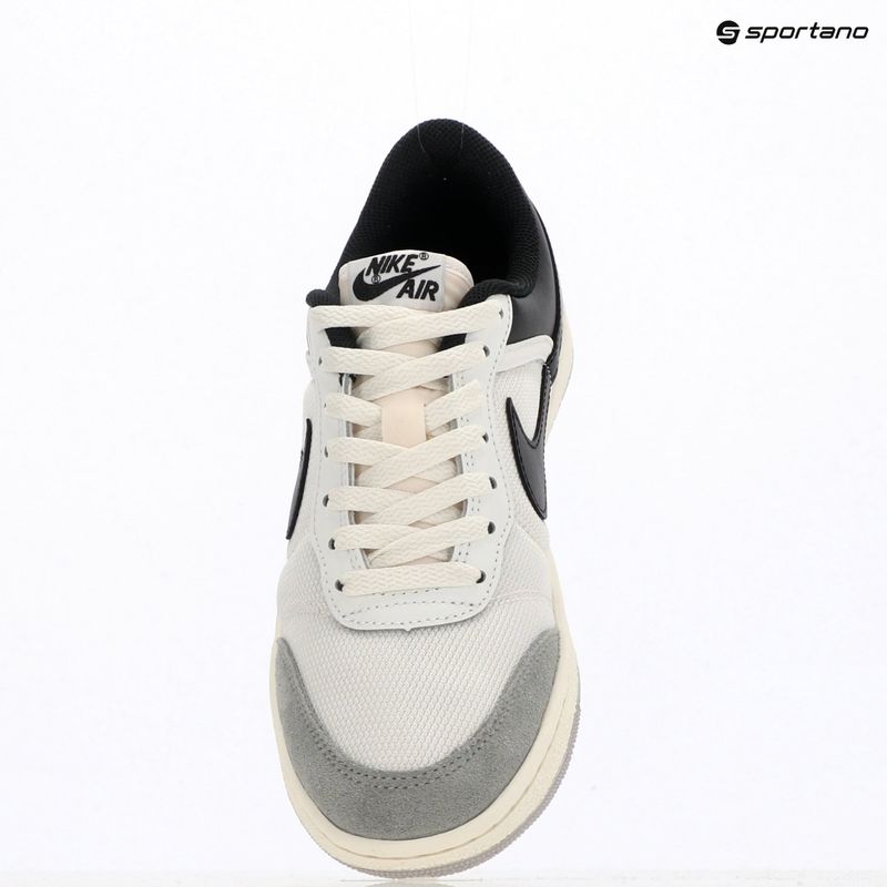 Herrenschuhe Air Jordan Skyline Low summit white/light smoke grey/black 11