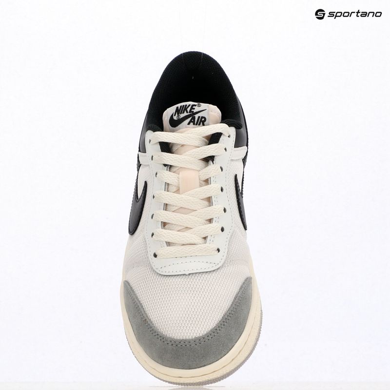 Damen-Sneaker Nike Air Jordan Skyline Low summit white/light smoke grey/sail/black 9