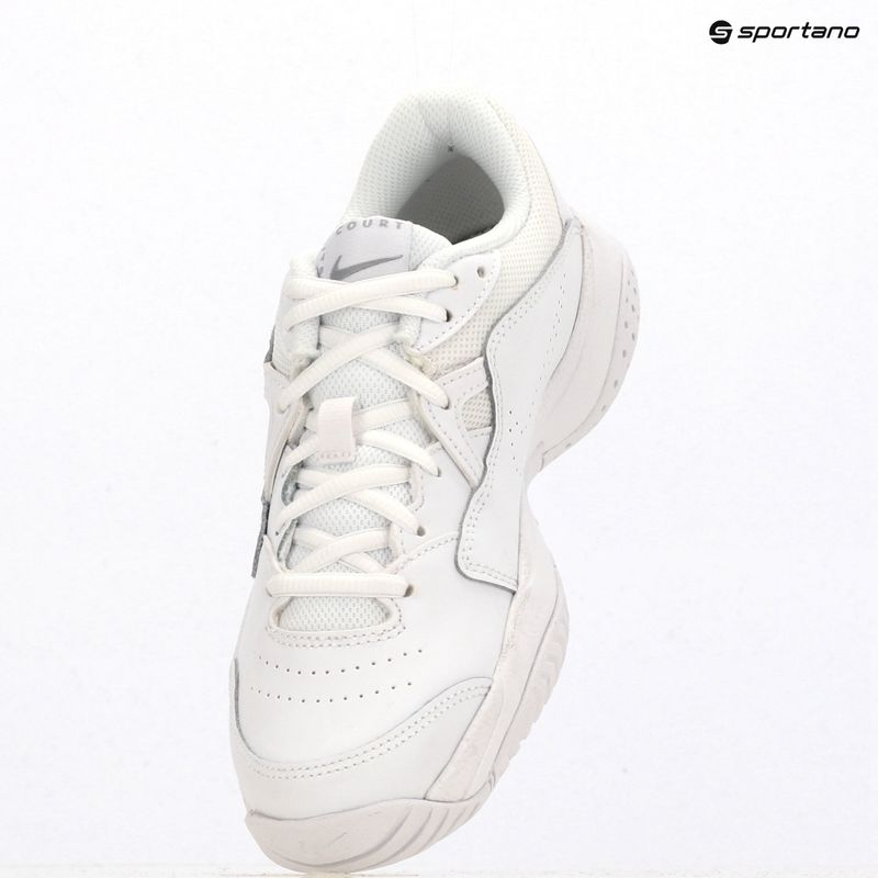 Nike Court Lite 2 Jr Kinder-Tennisschuhe white/metallic silver 9