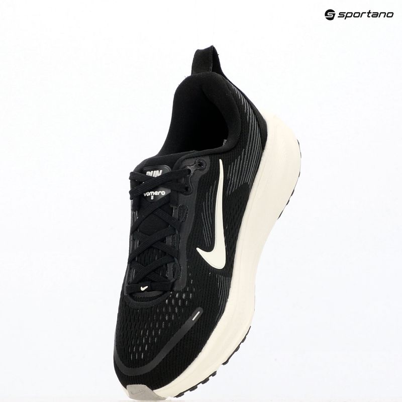 Kinder-Laufschuhe Nike Vomero 18 black/coconut milk/iron ore/summit white 22