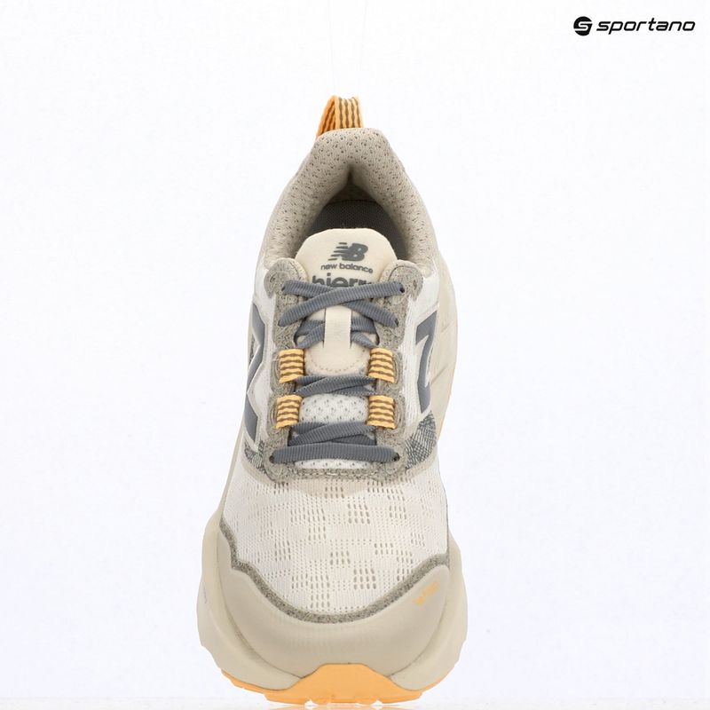 Damen-Laufschuhe New Balance Fresh Foam X Hierro V9 sea salt/white peach 9