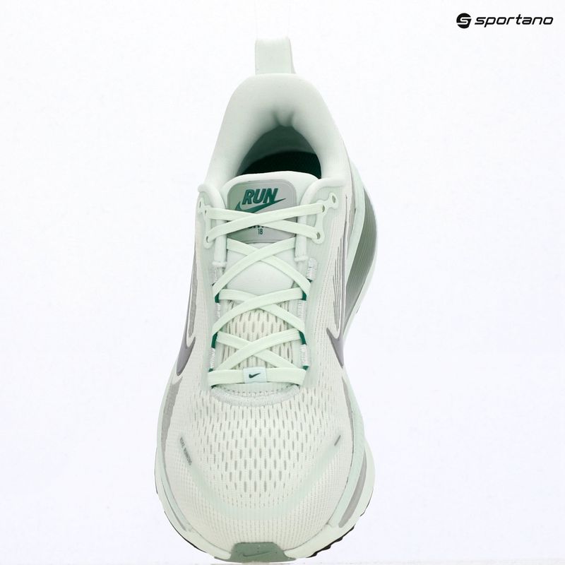 Laufschuhe für Damen Nike Vomero 18 barely green/steam/metallic silver 14