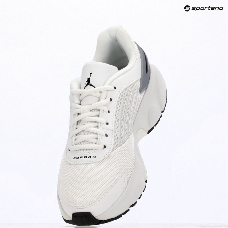 Damenschuhe Jordan Trunner Flow summit white/metallic silver/black 9
