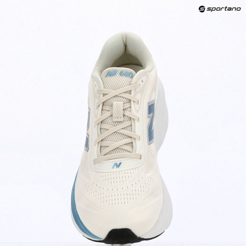 Laufschuhe für Damen New Balance Fresh Foam 680's V9 sea salt/altitude metallic/white 9