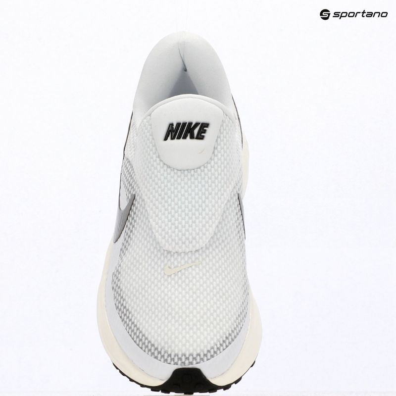 Laufschuhe für Damen Nike Revolution 8 EasyOn white/sail/black/metallic silver 14