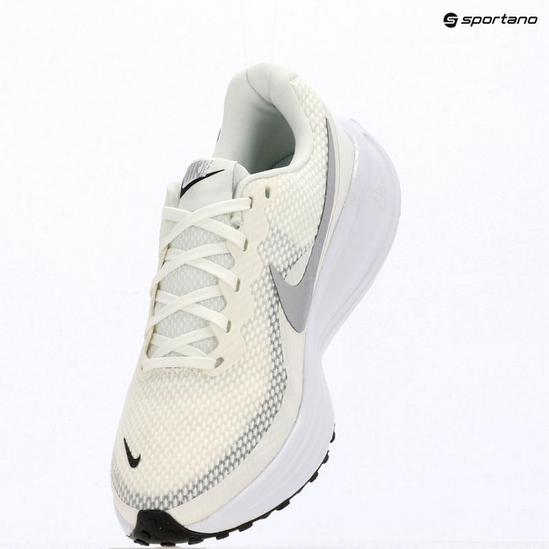 Laufschuhe für Damen Nike Revolution 8 sail/white/black/metallic silver 18