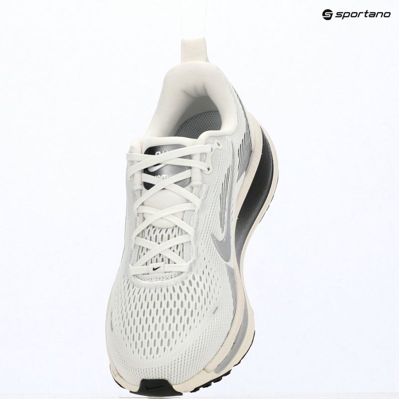 Laufschuhe für Damen Nike Vomero 18 summit white/sail/metallic silver 16