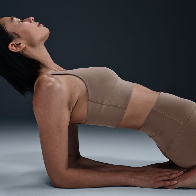 Sport-BH Nike Alate Medium Support Longline mink brown/white 13