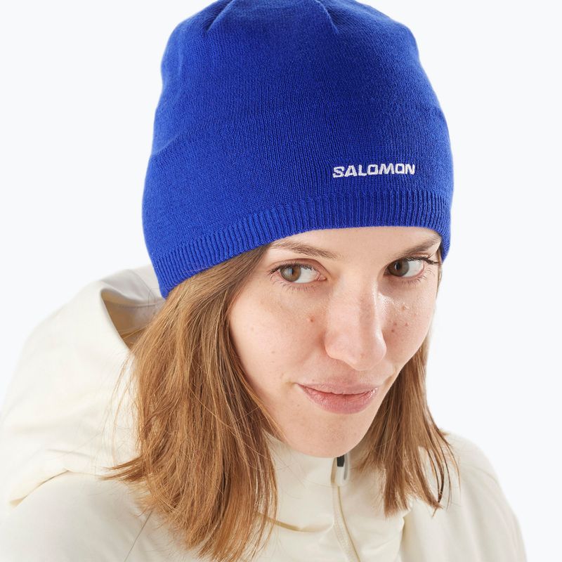 Salomon Wintermütze im Internet surfen 2
