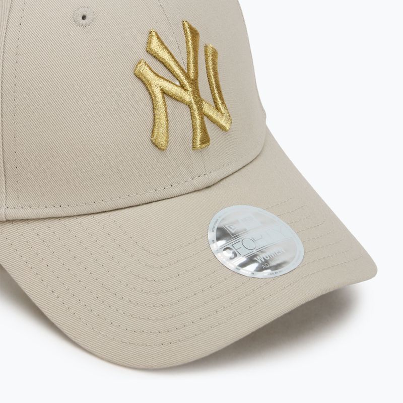 Damen New Era Metallic Logo 9Forty New York Yankees Baseballkappe hellbeige 3