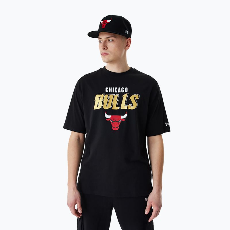 Herren New Era Team Script OS Tee Chicago Bulls schwarz