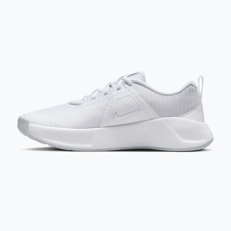 Damen Trainingsschuhe Nike MC Trainer 3 white/photon dust/metallic platinum 2