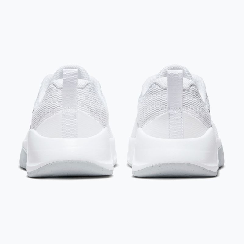 Damen Trainingsschuhe Nike MC Trainer 3 white/photon dust/metallic platinum 4