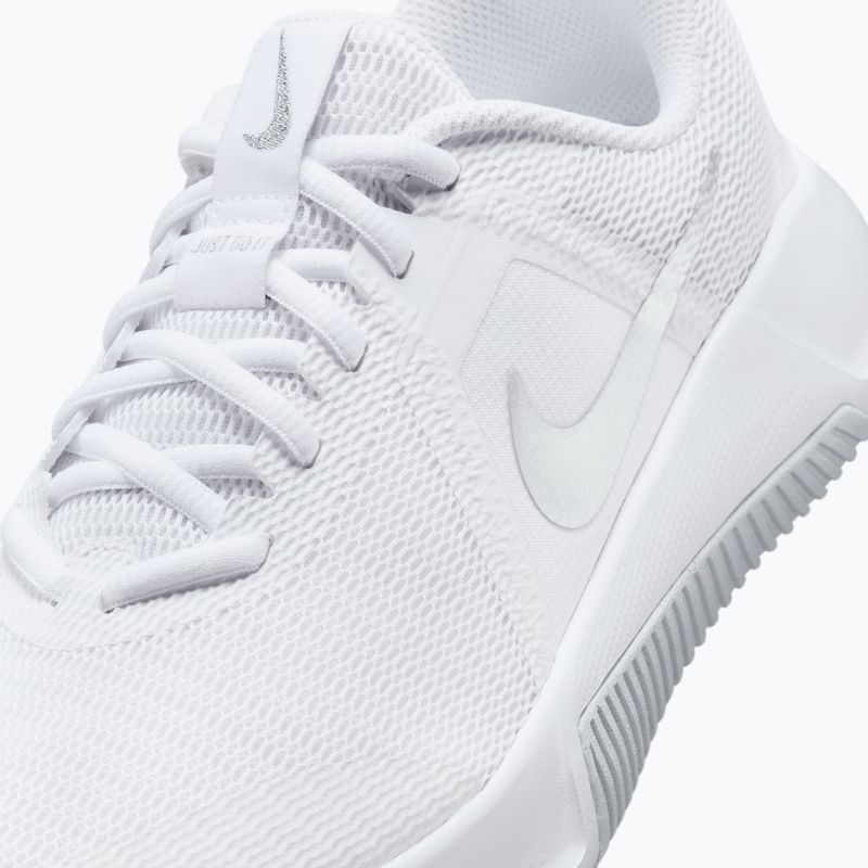 Damen Trainingsschuhe Nike MC Trainer 3 white/photon dust/metallic platinum 7