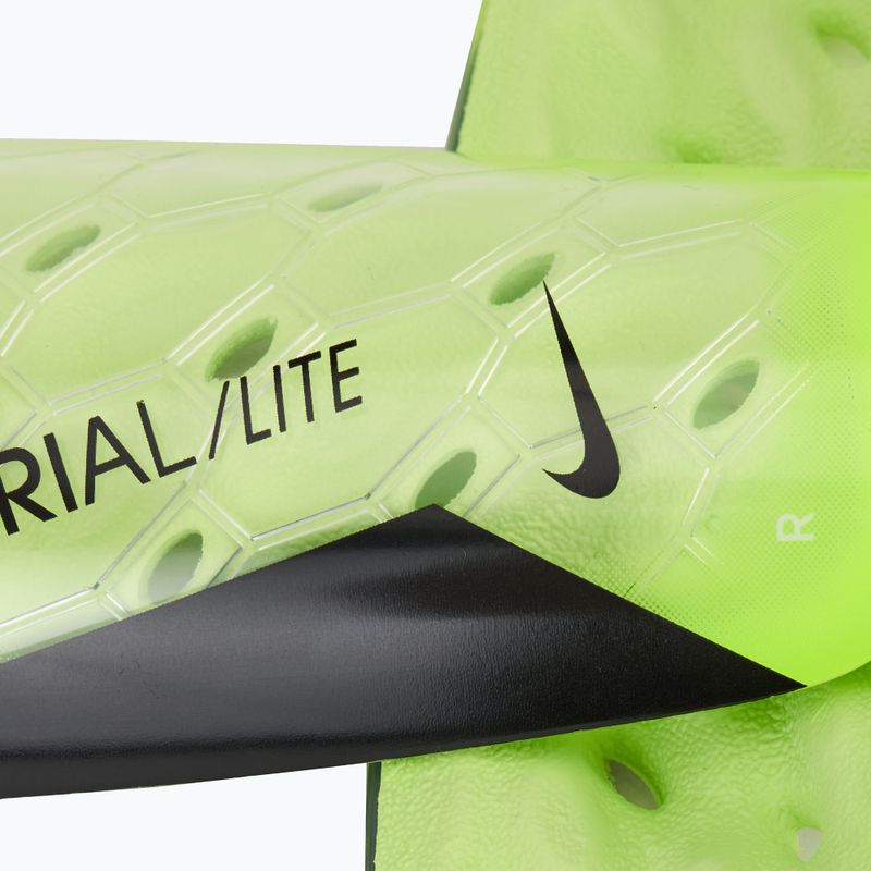 Fußballschoner Nike Mercurial Lite volt/barely volt/black 2
