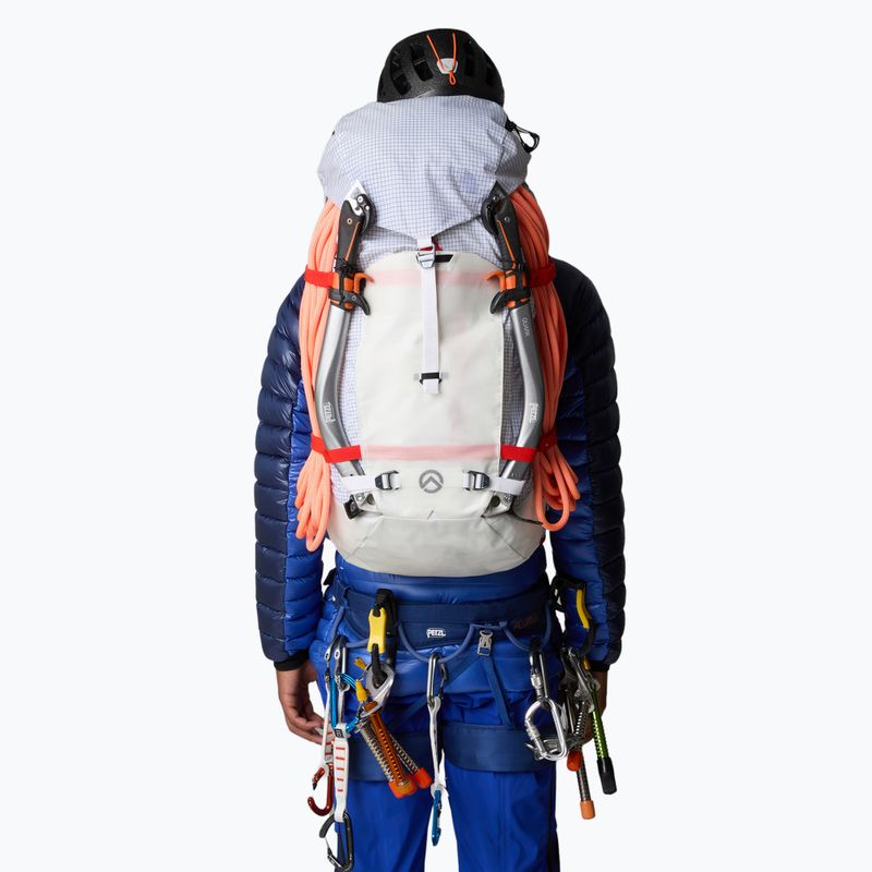 The North Face Cobra 65 l weiß/raw ungefärbt Trekking-Rucksack 6