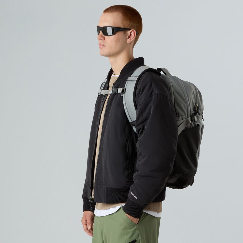 City-Rucksack The North Face Router 40 l meld grey/black 8