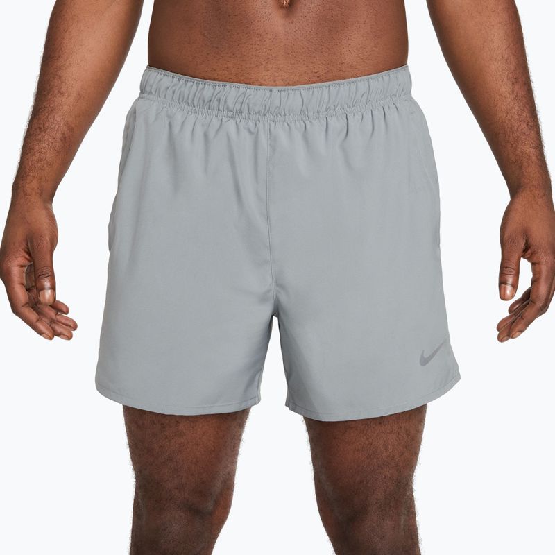 Herren-Shorts Nike Dri-Fit Challenger 5" 2in1 smoke grey/dark smoke grey 3