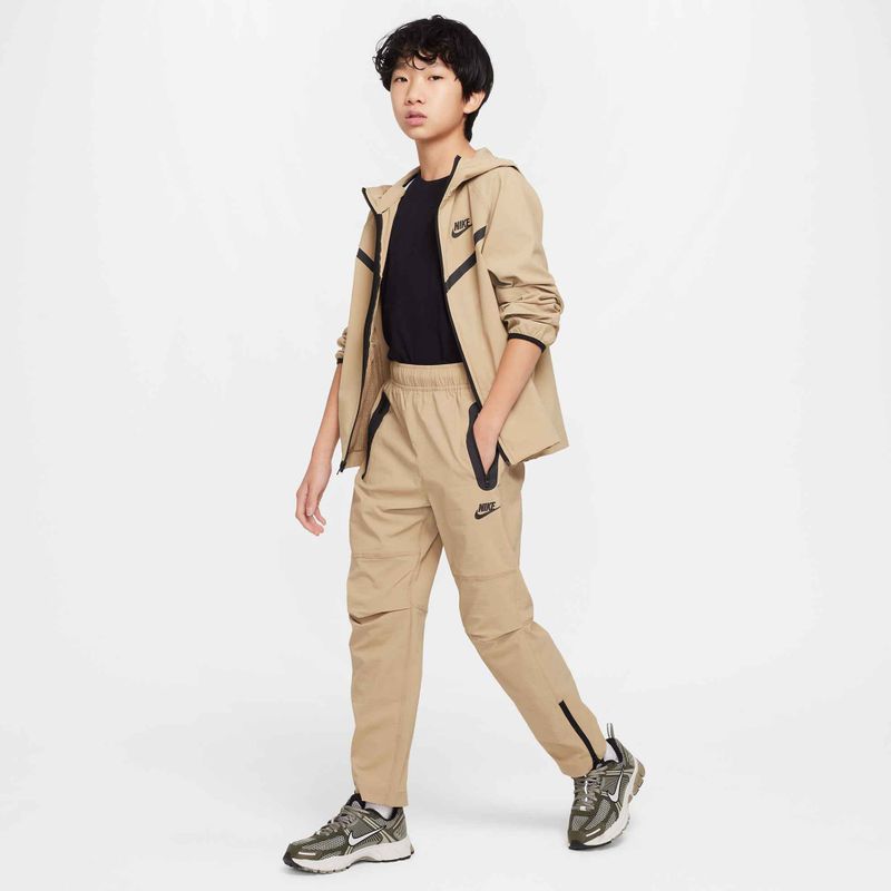 Nike Tech Woven Kinderjacke Parachute Beige/Parachute Beige/Schwarz 2