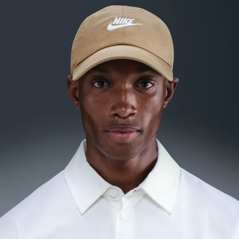Basecap Nike Club Unstructured Futura Wash parachute beige/white 5