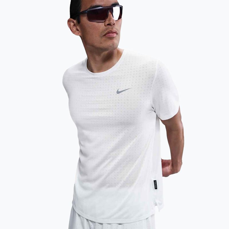 Herren Nike Miler Breathe Gipfel weißes Laufshirt