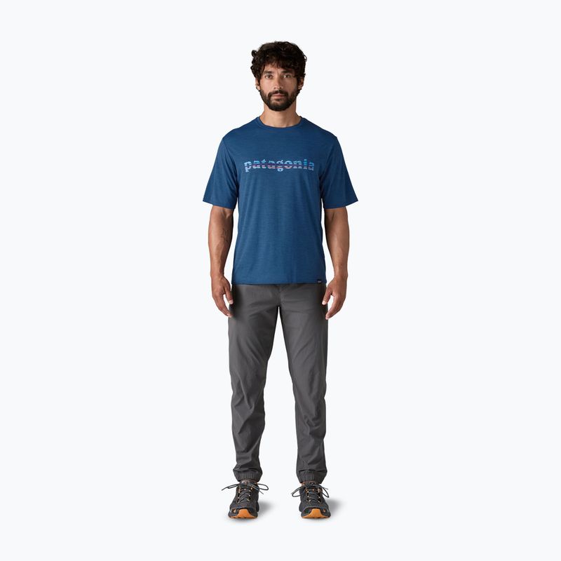 Herren Patagonia Cap Cool Daily Grafik Shirt '73 Text Logo / Clement blau x-dye 2