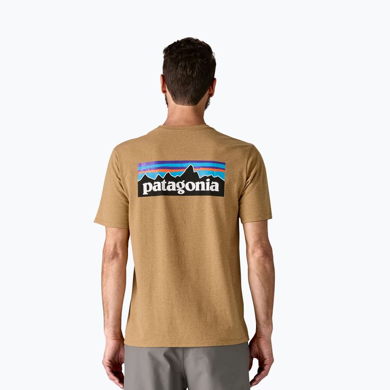 Herren Patagonia P-6 Logo Responsibili-Tee Talon gold T-shirt 2
