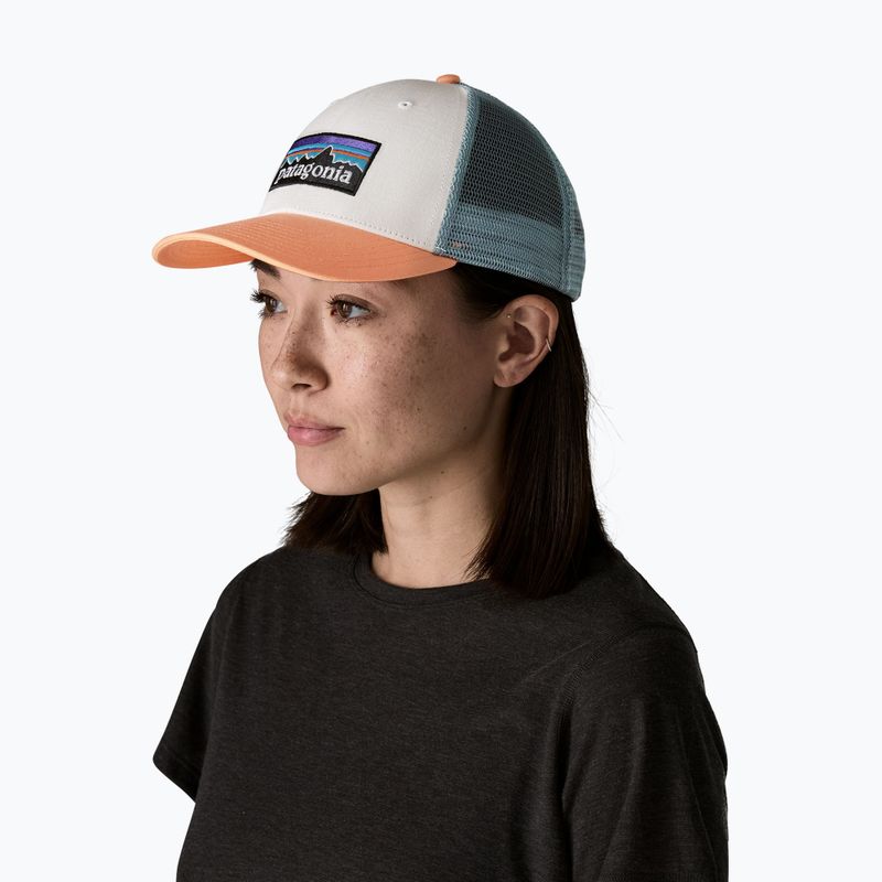 Basecap Patagonia P-6 Logo LoPro Trucker white w/peach sherbet 2