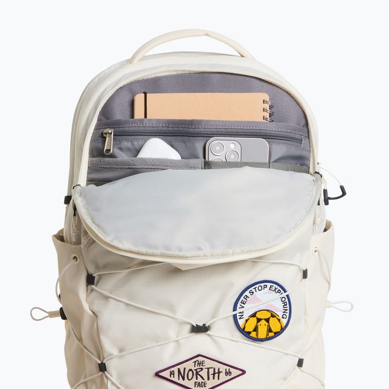 Cityrucksack The North Face Borealis Patch 21 l white dune/patch 5