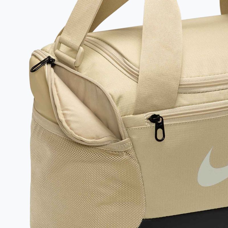 Nike Brasilia 9.5 Duffle 25 l Wüste khaki/schwarz/Segel Turnbeutel 7
