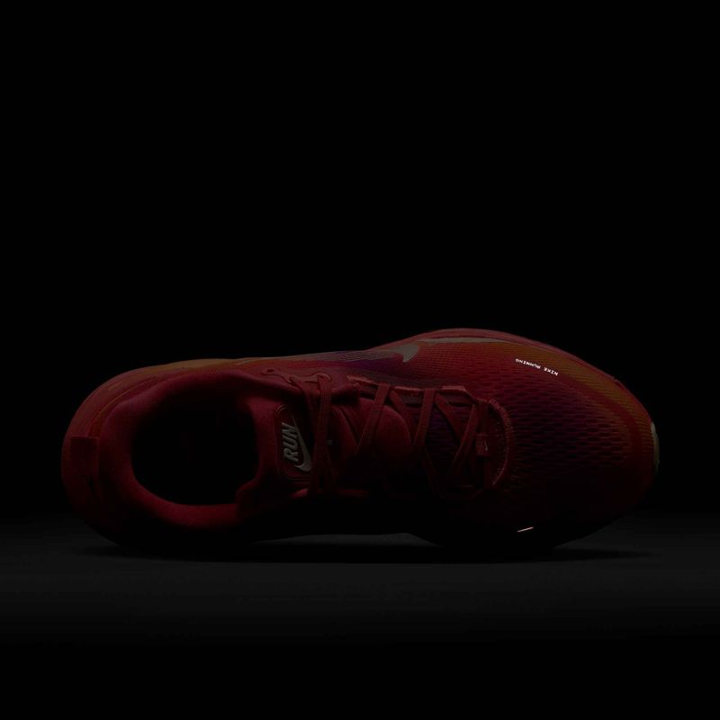 Damen-Laufschuhe Nike Vomero 18 SE ember glow/sweet beet/marrakesh/washed coral 9