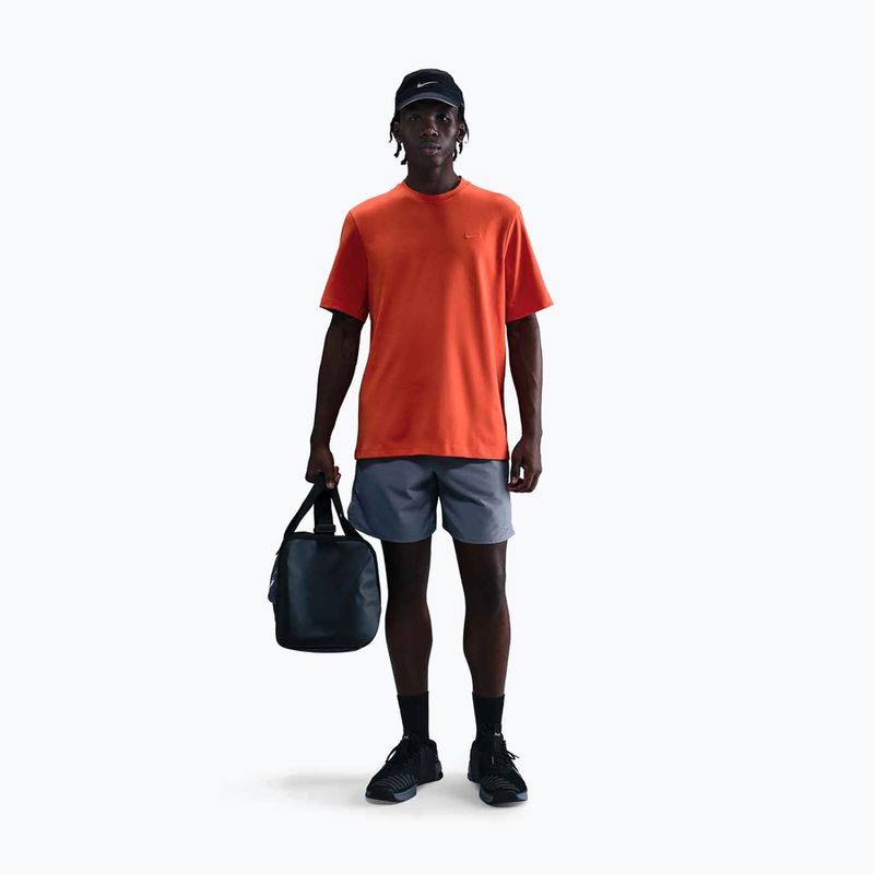 Herren Trainings-T-Shirt Nike Dri-Fit Primary picante rot 2