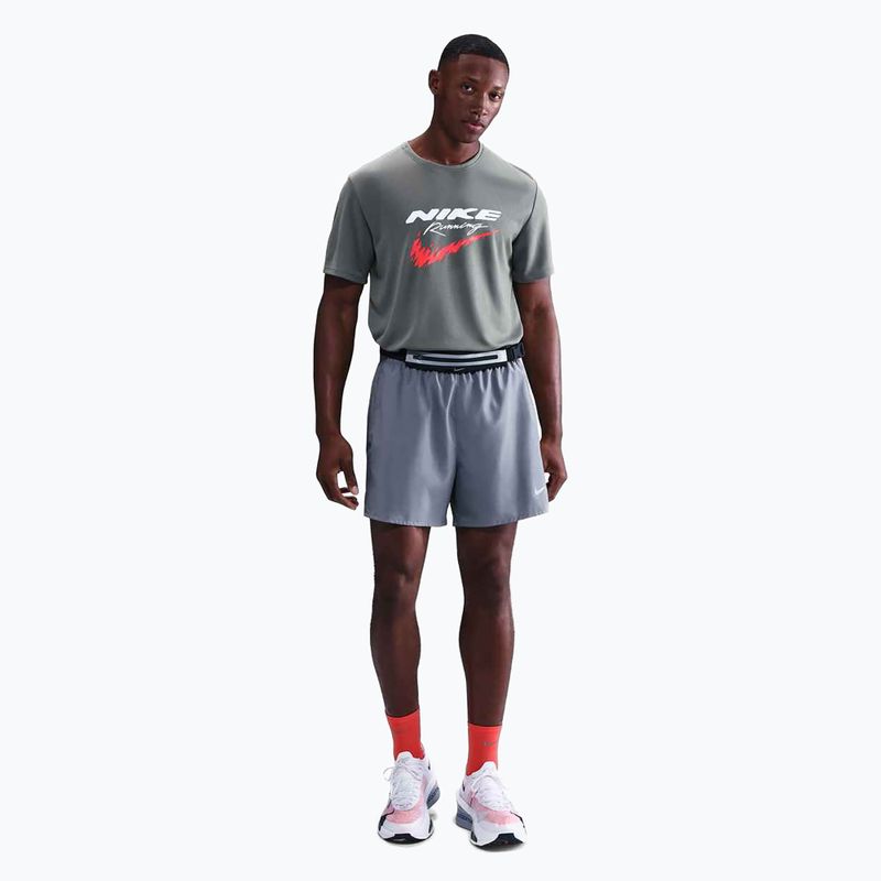 Herren Nike Miler Dri-Fit UV rauchgrau Laufshirt 2
