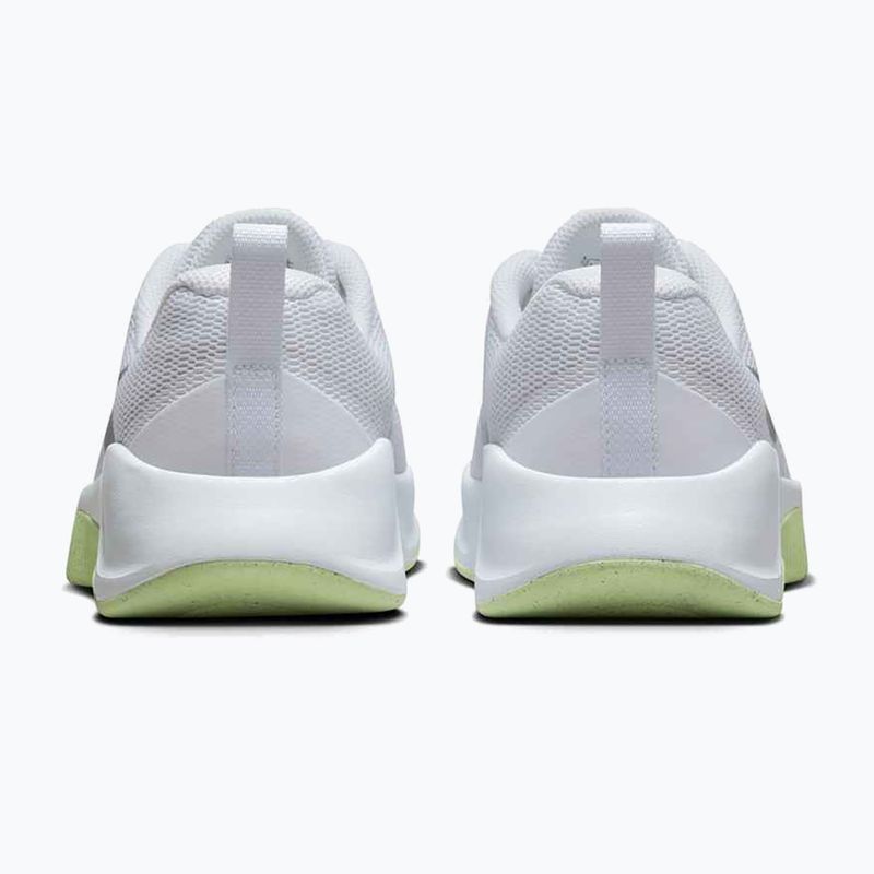 Damen Trainingsschuhe Nike MC Trainer 3 Weiß/Metallic Silber/Bleiche Volt 4