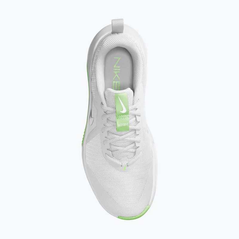Damen Trainingsschuhe Nike MC Trainer 3 Weiß/Metallic Silber/Bleiche Volt 6