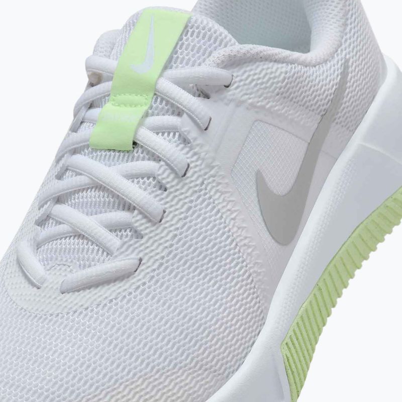 Damen Trainingsschuhe Nike MC Trainer 3 Weiß/Metallic Silber/Bleiche Volt 8