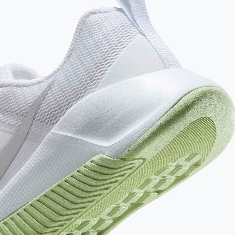 Damen Trainingsschuhe Nike MC Trainer 3 Weiß/Metallic Silber/Bleiche Volt 9